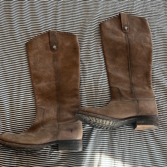 Woman’s 8.5 Ladies Frye Melissa Button lug boots - Picture 2 of 7